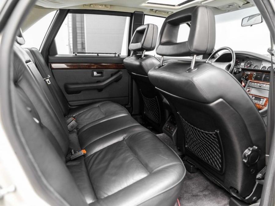Интерьер Audi V8 1990 года  (EU) (фото 75 из 84)